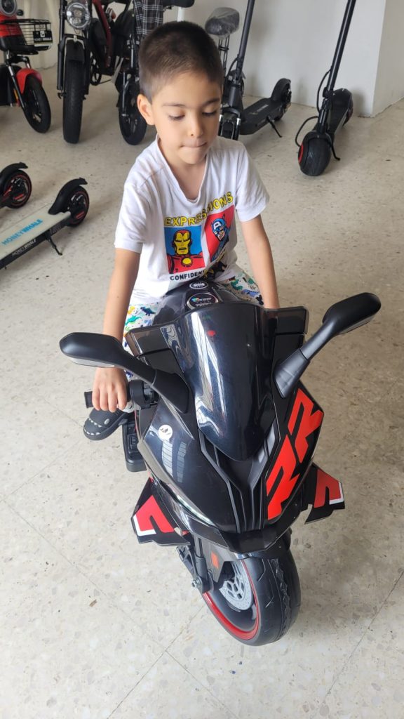 Manejando mi moto